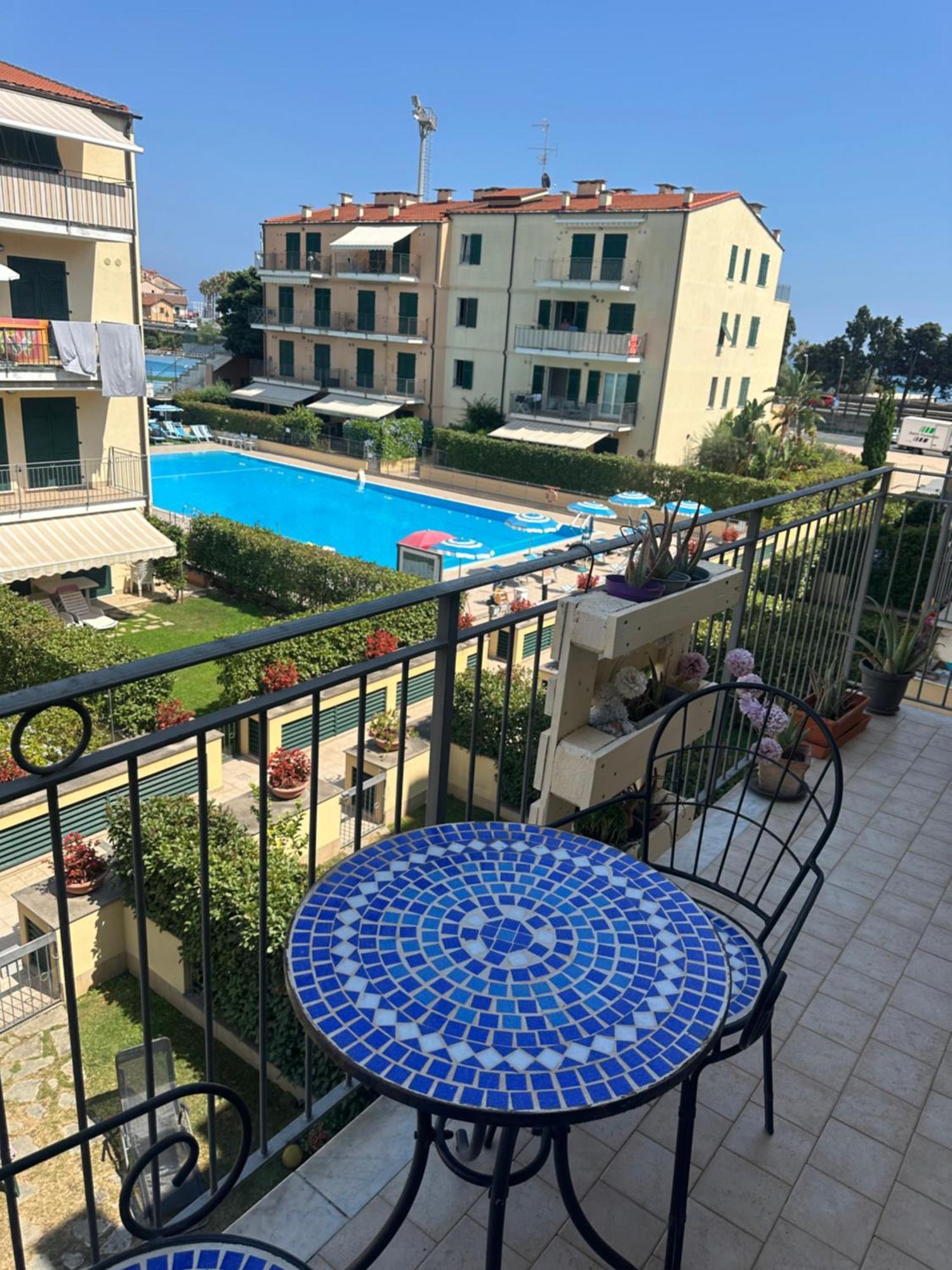 Appartamento Vista Mare Con Piscina Cala Di Sole Imperia Exterior photo